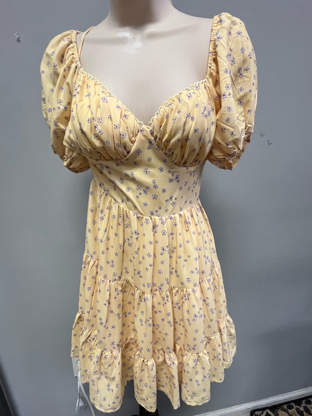 1057/ princess Polly Yellow Floral Puff Sleeve Open Back Dress size 2